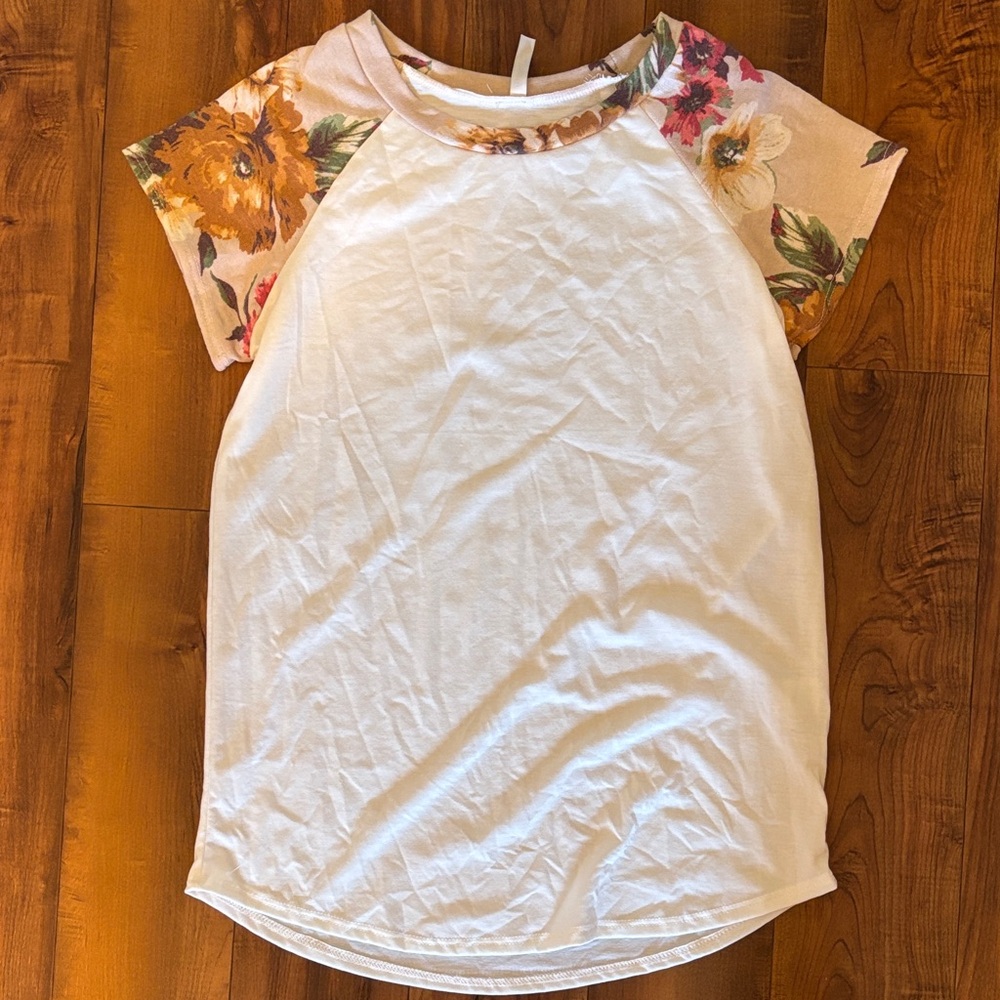 Acting Pro White Top with Floral Sleeves
